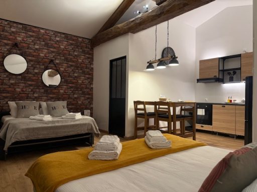 Couchage quotidien confortable grâce à un canapé convertible avec vrai matelas.